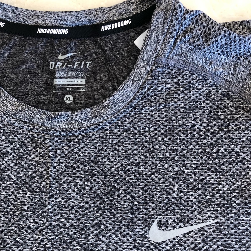 Nike Running Dri-Fit Men's Heathered Gray Short Sleeve Tee size XL - Picture 3 of 3